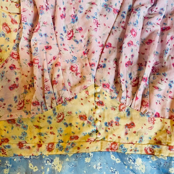 Floral color block dress in baby colors 💗💕💙💛🤍💝 - Picture 9 of 16